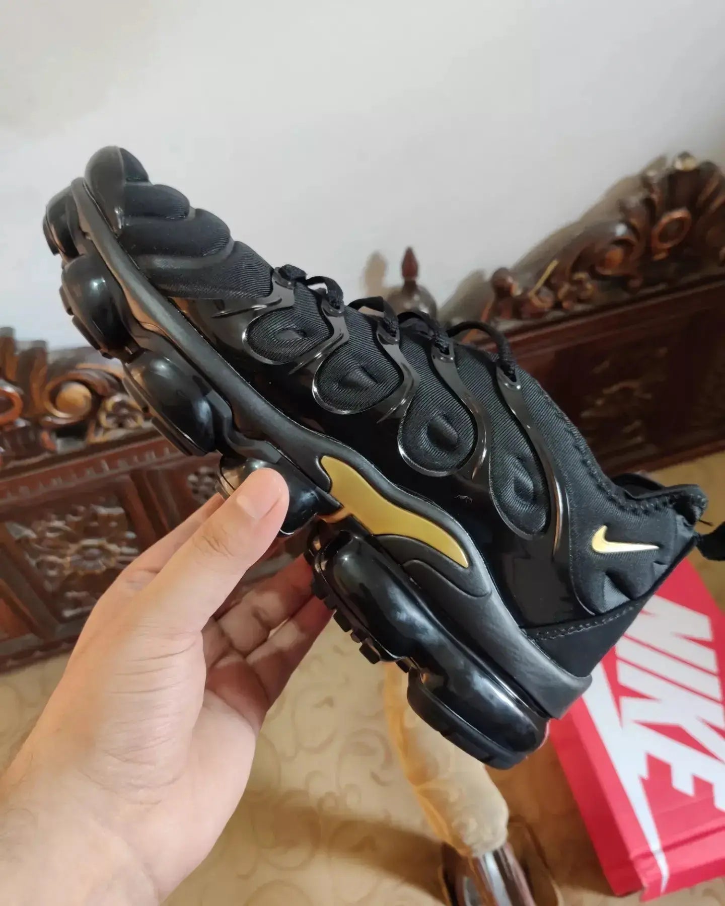 Nike Air Vapormax Plus Black Anthracite/Metallic Gold - Sneak Kicks