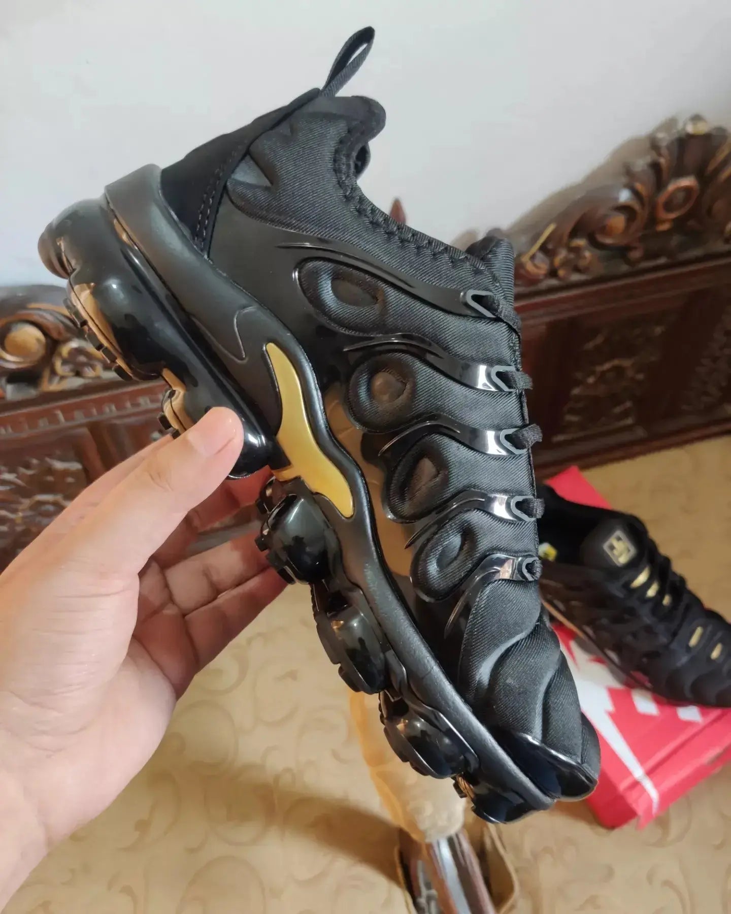 Nike Air Vapormax Plus Black Anthracite/Metallic Gold - Sneak Kicks