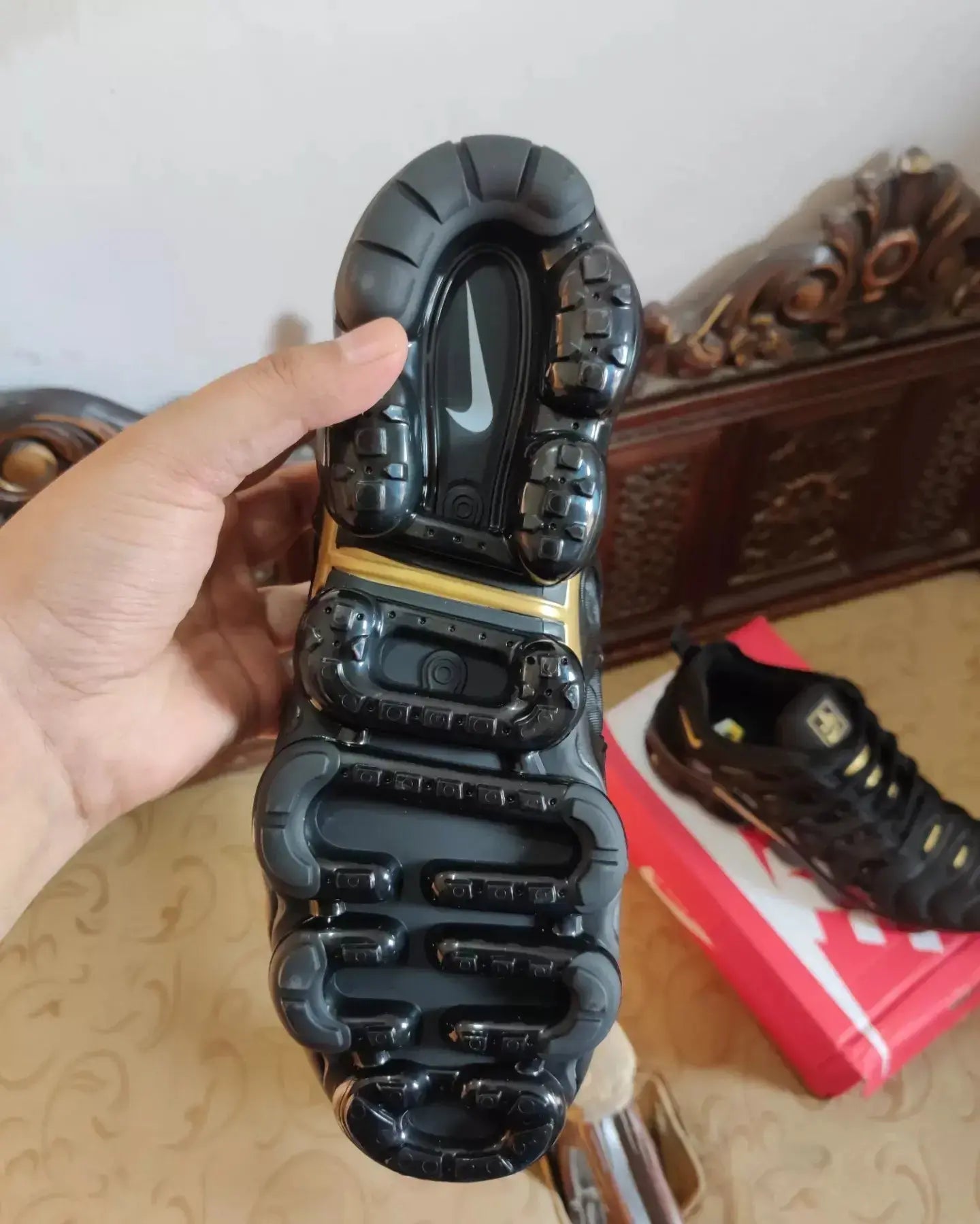 Nike Air Vapormax Plus Black Anthracite/Metallic Gold - Sneak Kicks