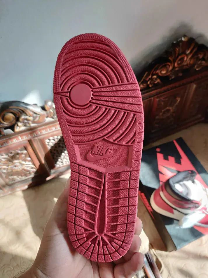 Nike Air Jordan 1 Retro High Chicago Sneak Kicks