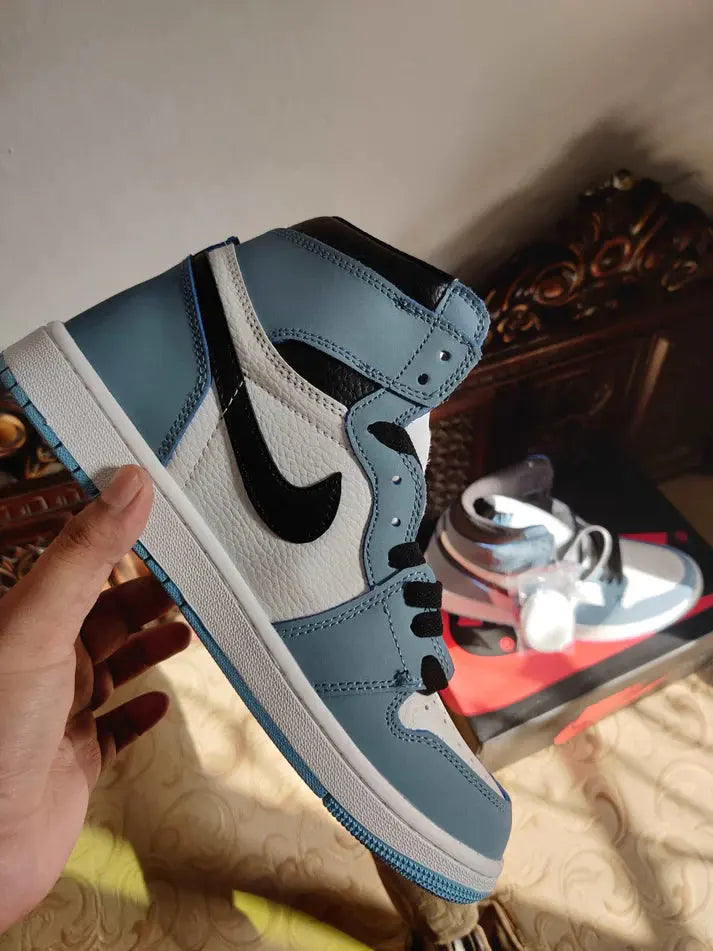 Nike Air Jordan 1 Retro High University Blue Sneak Kicks
