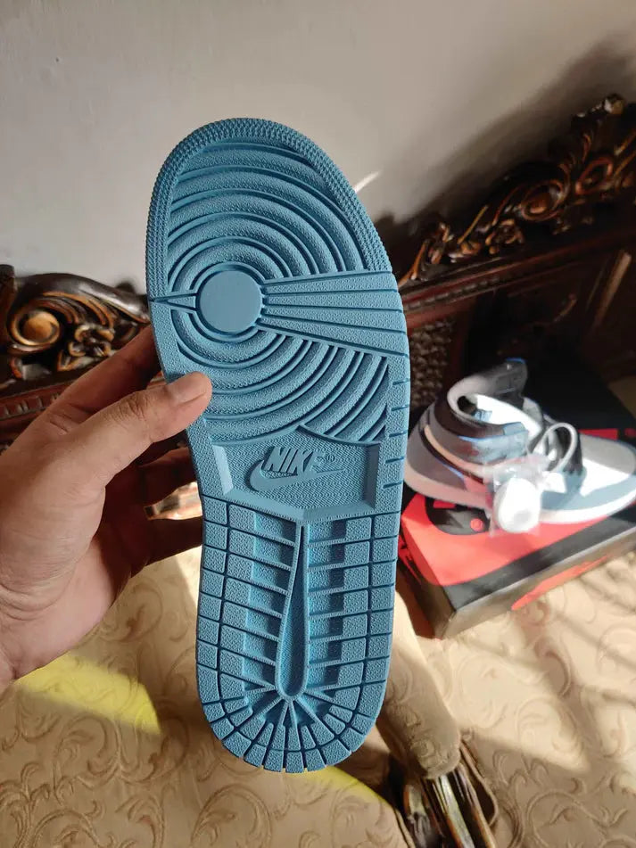 Nike Air Jordan 1 Retro High University Blue Sneak Kicks