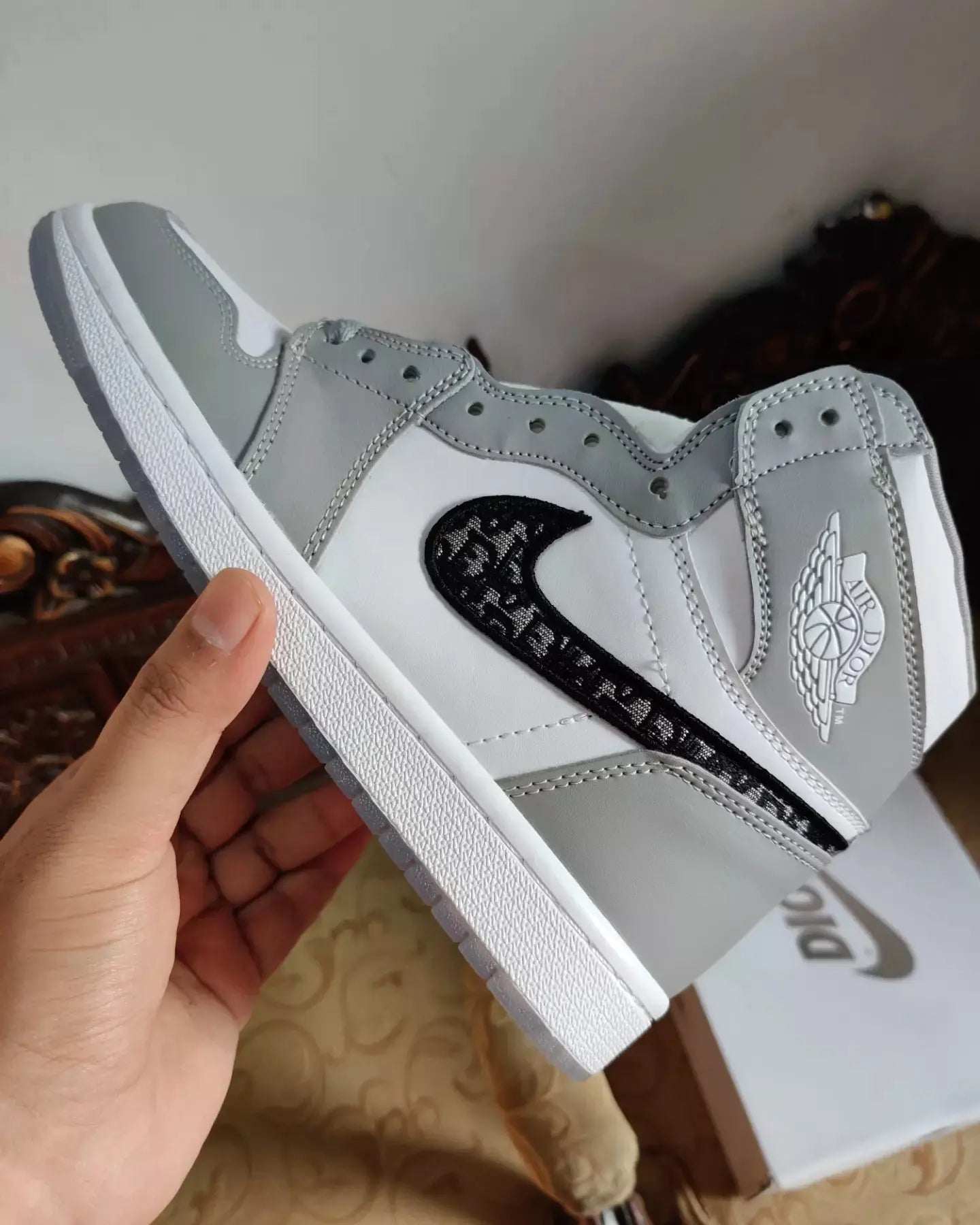 Nike Air Jordan 1 Retro High X "Dior" Sneak Kicks