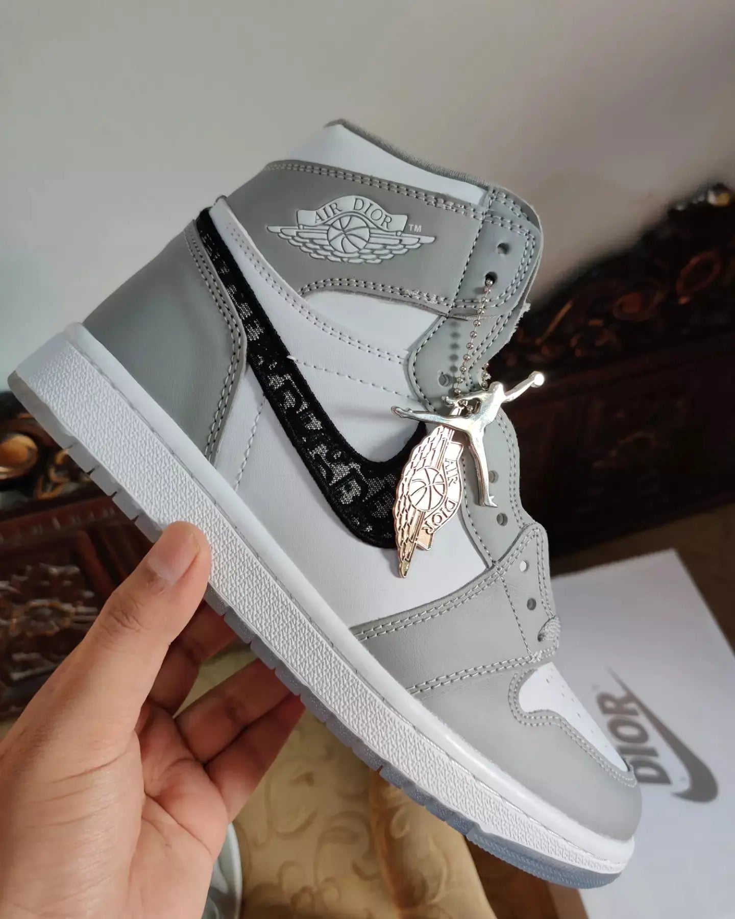 Nike Air Jordan 1 Retro High X "Dior" Sneak Kicks