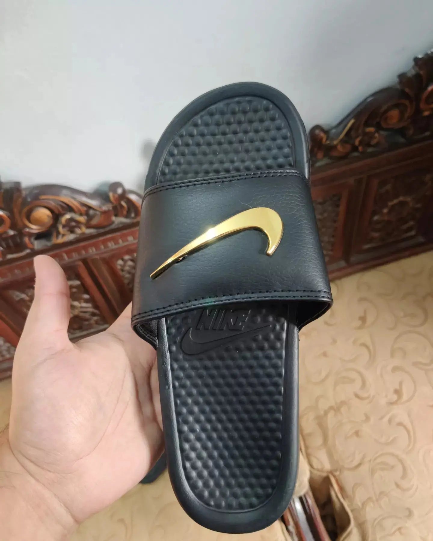 Mens nike slides benassi hotsell