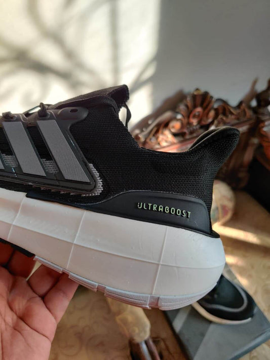 Adidas UltraBoost 22 Black/White
