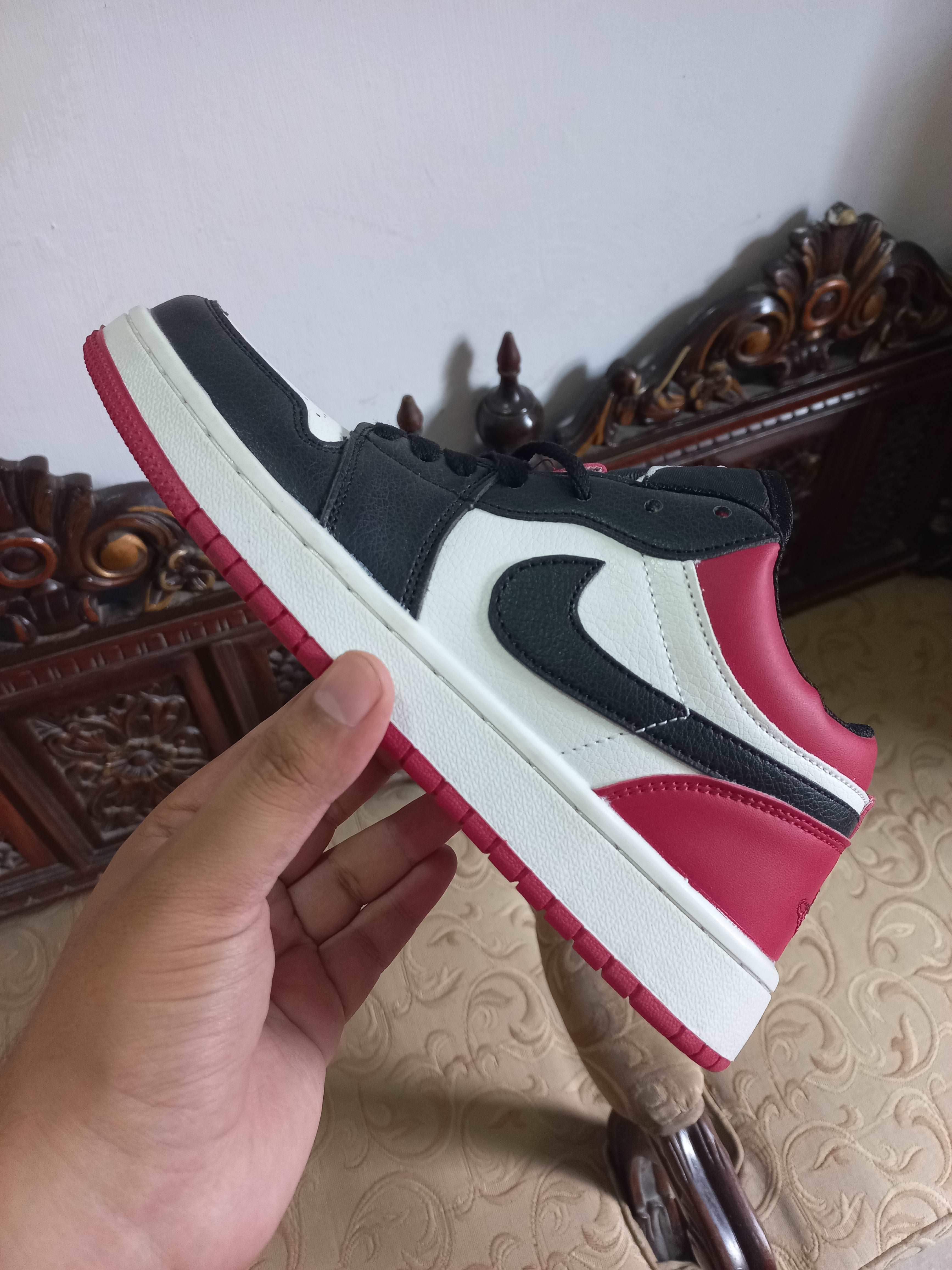 Nike Air Jordan 1 Low Bred Toe