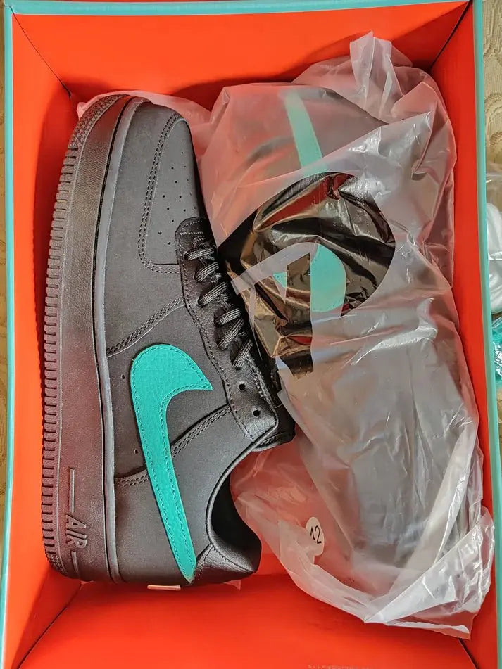 Nike Air Force 1 Low
Tiffany & Co. 1837 - Sneak Kicks