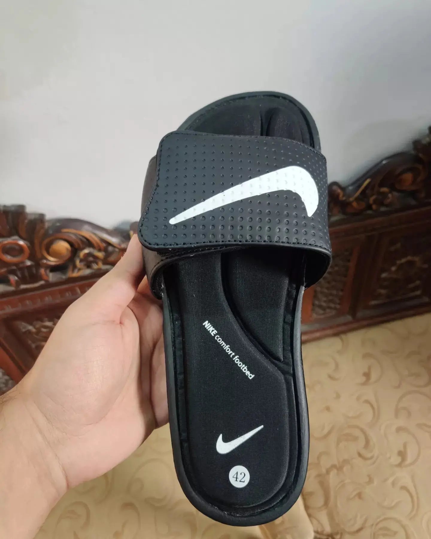 Nike Men's Ultra Comfort Slides Black Sneak Kicks