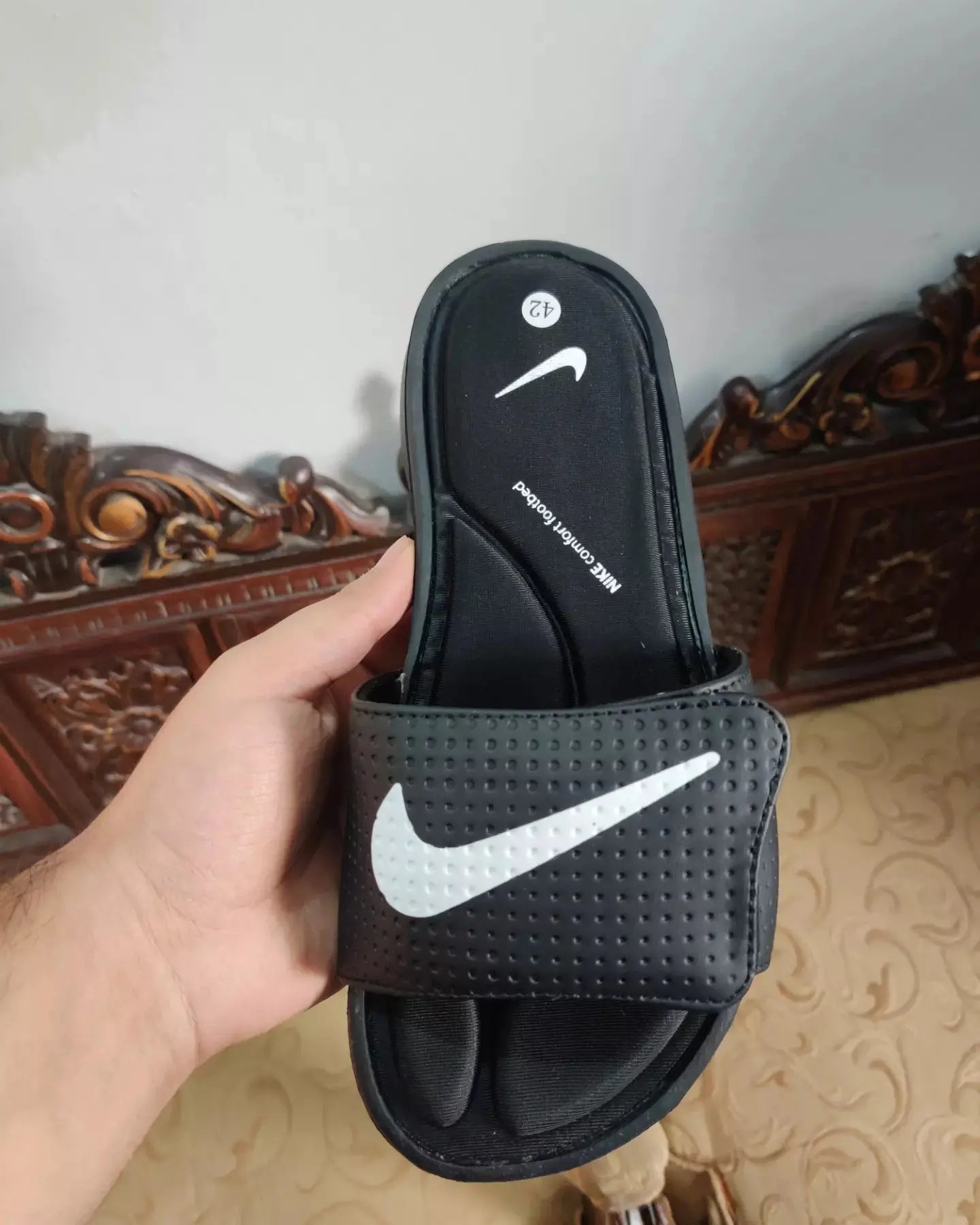 Nike Men's Ultra Comfort Slides Black Sneak Kicks